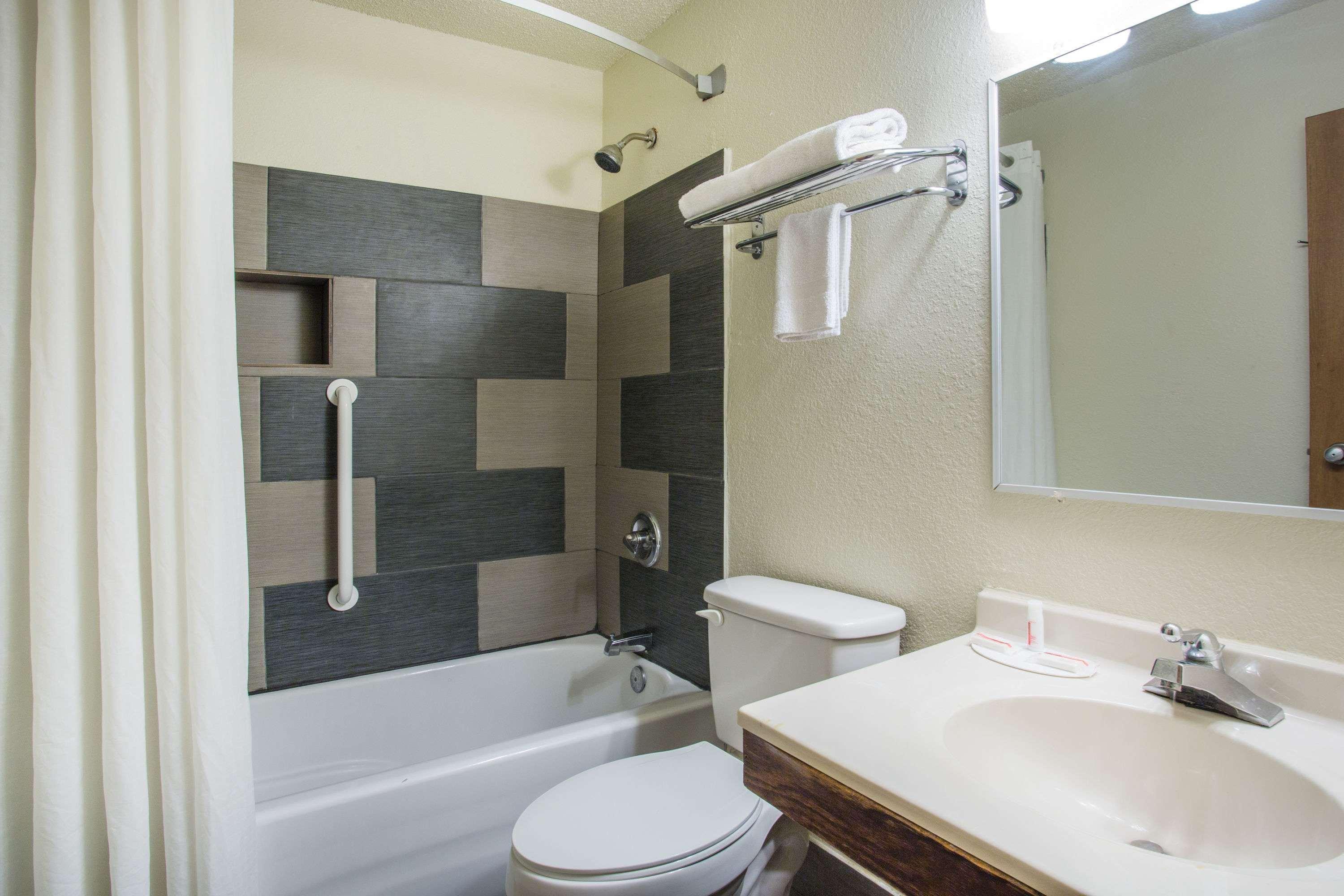 Super 8 By Wyndham Salem Va Motel Ngoại thất bức ảnh